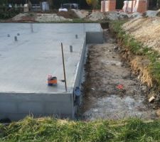 Dalle du RDC faite.
Faut encore attendre que ça sèche !