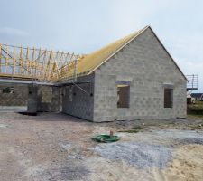 Le 08 juin 2015, début du montage de la charpente.