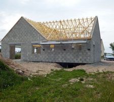 Le 08 juin 2015, début du montage de la charpente.
