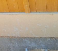 Les ouvriers venus dernièrement nous ont dégueulassés la maison.