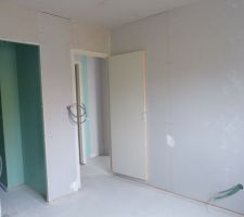 Chambre 1 RDC avec accès SDE