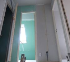 Palier 1er étage avec les portes