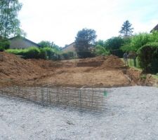 Terrassements et cl&ocirc;ture provisoire pour s&Atilde;&copy;curiser le chantier.