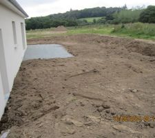 Remise de la terre végétale
préparation de la terrasse