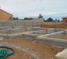 Le plombier commence les r&eacute;seaux.