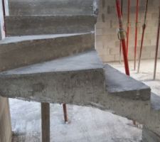 Escalier b&eacute;ton