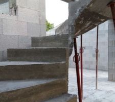 Escalier b&eacute;ton