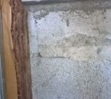 Isolation des rebords de fenêtres afin d'éviter les ponts thermiques.