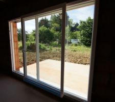 Baie vitrée coulissante occilo de 3m  donnant sur la terrasse