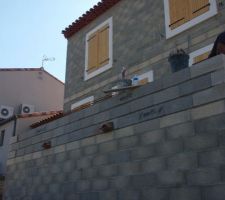 Petite idée d'utiliser deux tuiles afin de réaliser l'évacuation des eaux de pluie