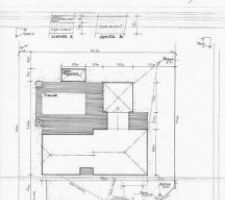 &agrave; chaque angle un poteau sur un pieu de b&eacute;ton selon l'&eacute;tude de sol donc 17 de moyenne 4,50 profondeur