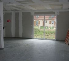Côté salle à manger et cuisine.
