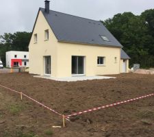 Terrassement terminé. Reste plus que le gazon à planter