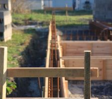 Longrines préfabriquées ou à faire soi même? réponse: 11000 euro ou 4500 euro choisissez!, évidemment étude béton néçessaire, 1200euro pour toutes les fondations, puits et longrines;