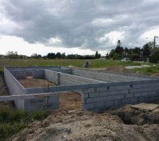 Le vide sanitaire se termine cinq rang de parpaings