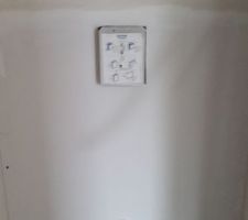 Emplacement WC suspendu.