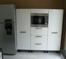 Les poign&eacute;es en place sur le "mur"