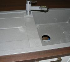 L'&eacute;vier en place, malgr&eacute; une couillonnade ;)