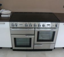 Le piano en place, reste à le brancher et le mettre de niveau