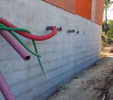 Enduit hydrofuge sur le soubassement du vide sanitaire