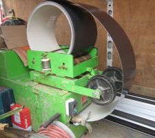 Alimentation de la machine avec une bobine de profilé alu