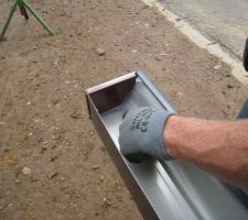 6- application du joint de silicone avec le doigt