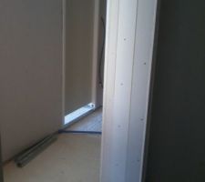 Bout du couloir avec l'arrondi du placard