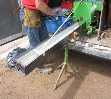 7- pose d'un crochet tous les 50cm pour éviter les déformations, les dilatations