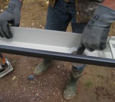 20- application du joint de silicone pour assurer l'étanchéité