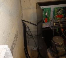 Liaison entre la cage de l'ascenseur et le moteur dans le local technique