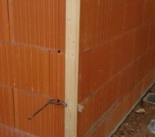 Ravalement : r&egrave;gles pour servir de guides pour faire les angles droits car on ne veut pas de baguettes