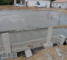 Le auvent à l'entrée