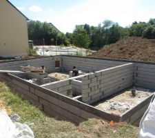 Jour 3 : montage des murs du vide sanitaire (1m80 dans notre cas)