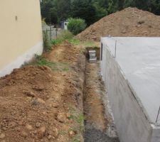 Entrée du vide sanitaire que l'on va transformer en cave. Il va falloir qu'on fasse travailler nos méninges
