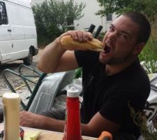 Le repas du guerrier, le beau frère à les crocs !