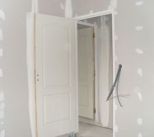 Chambre a C et l'autre porte notre chambre