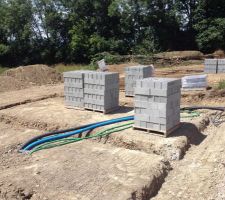 Arriv&eacute;e des plots pour le ma&ccedil;on.