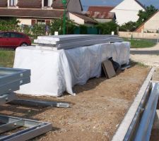 Il s'agit du "Casa" entreposé sur le terrain en attendant la pose.