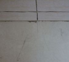 Carrelage et fissure entr&eacute;e dressing