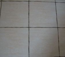 Gros plan sur carrelage (antid&eacute;rapant) sde et dressing