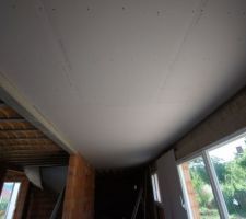 Plafond du salon et cellier