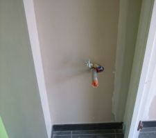 Emplacement du lave main dans WC sous escalier