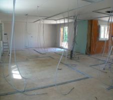 Montage des cloisons - Placostyle pour les chambres, placoplan pour le reste