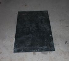 Trappe d?accès pour le vide-sanitaire dans la dalle: plaque metallique