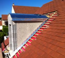 30/06 : Début de la pose des toits en zinc des 4 lucarnes