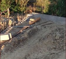 Mur de soutènement en agglo coffrant