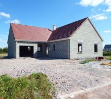 Ah ben voil&agrave;. Le 24 juin 2015. Toiture termin&eacute;e.