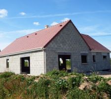 Ah ben voilà. Le 24 juin 2015. Toiture terminée.