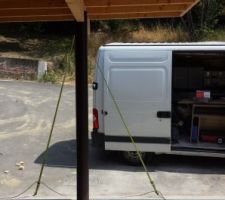 Poteaux acier à l'entrée