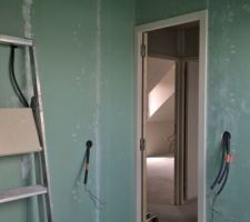 Salle de bain terminée !!! Reste plus que les joints.